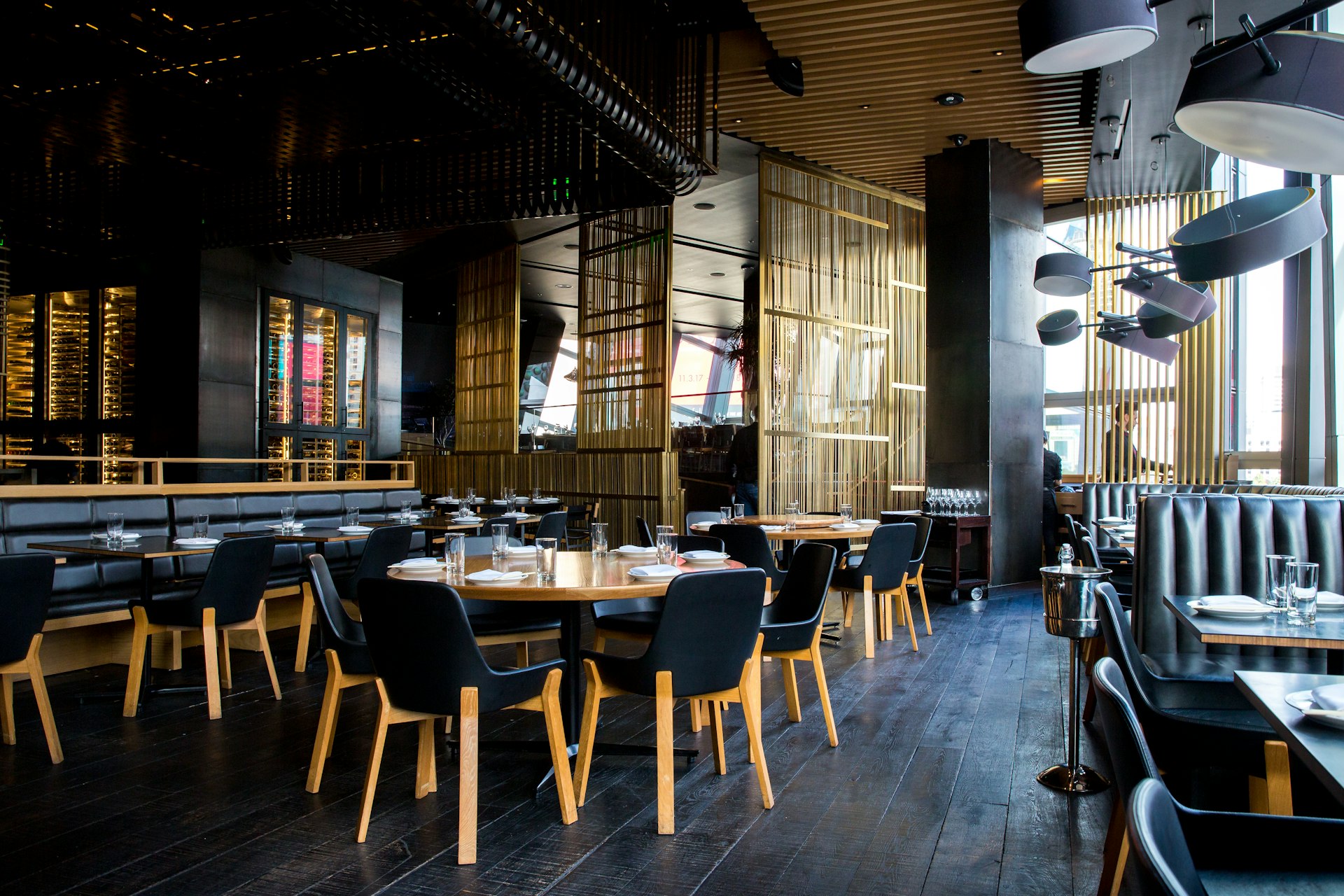 Interieur van SÉAR steakhouse